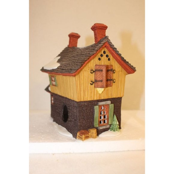 Dept 56 New England Sleepy Hollow - Icabod Crane's Cottage - Picture 4 of 7